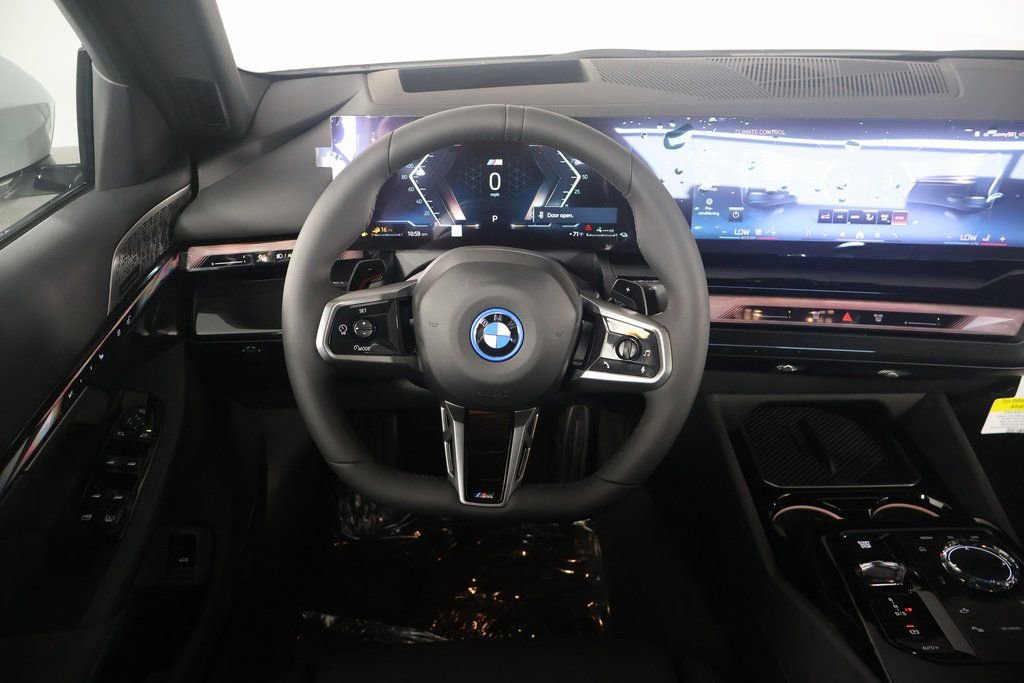 New 2026 BMW 550e xDrive w/ Executive Package image 3