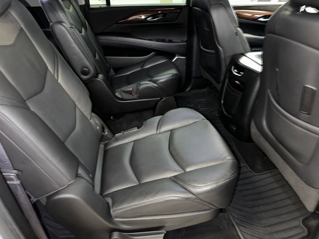Used 2016 Cadillac Escalade ESV Luxury image 37