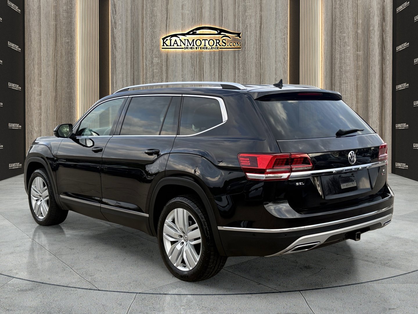 Used 2018 Volkswagen Atlas SEL Premium image 5