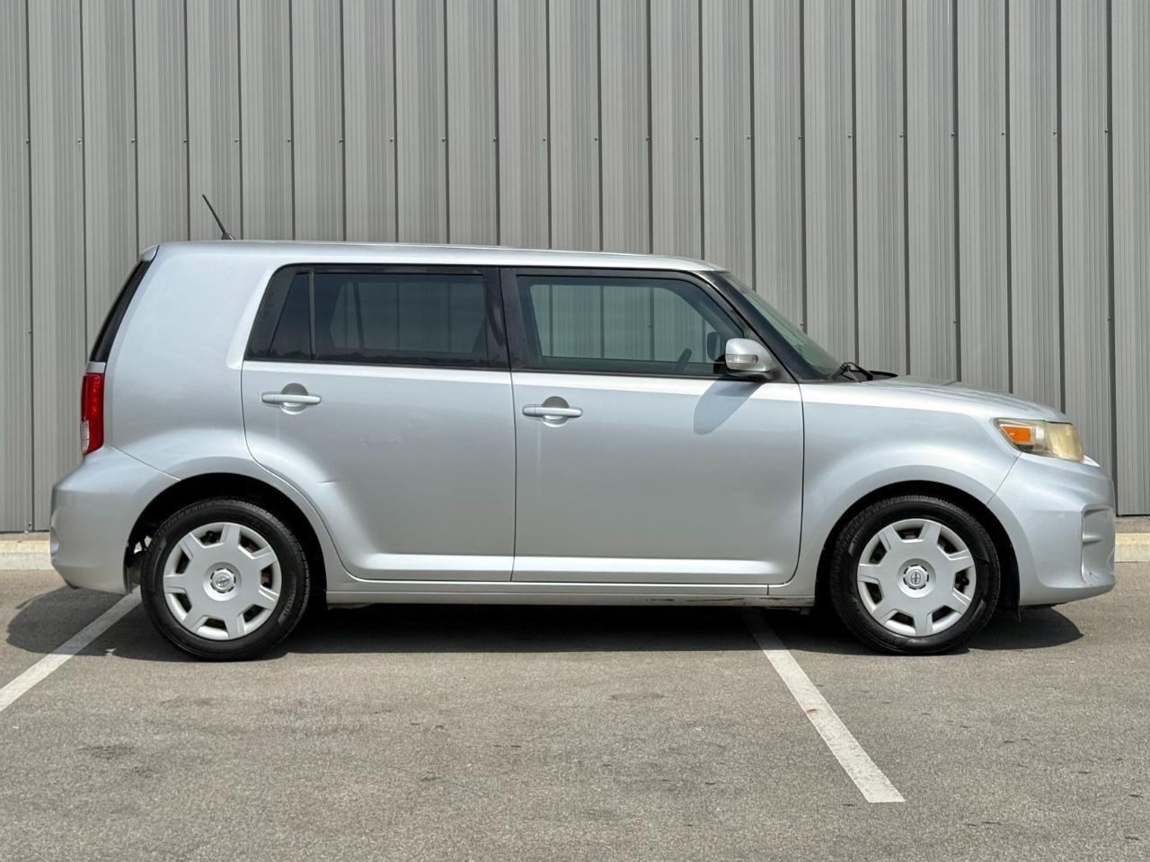 Used 2012 Scion xB FWD image 4