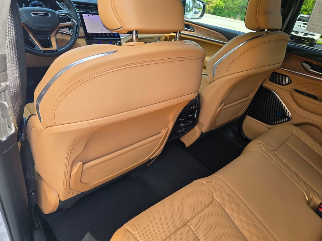 New 2025 Jeep Grand Cherokee Summit image 26
