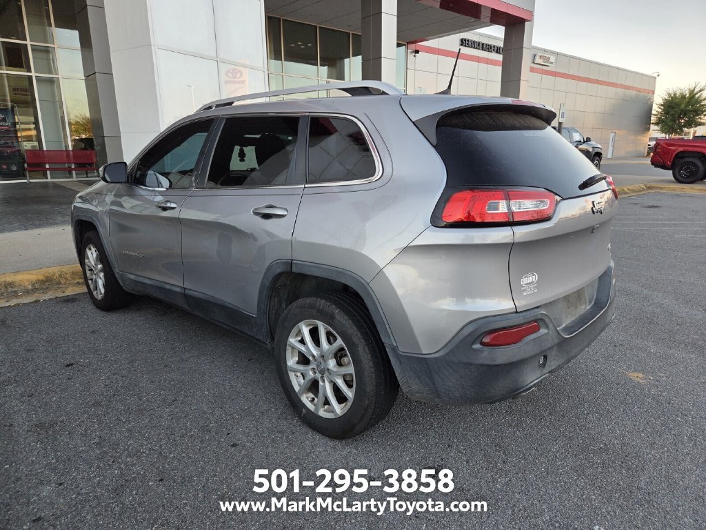 Used 2018 Jeep Cherokee Latitude Plus w/ Comfort/Convenience Group FWD image 7