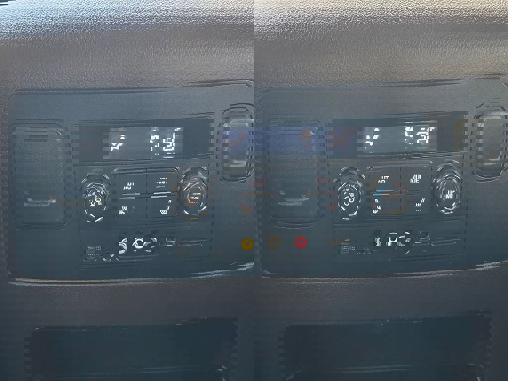 Used 2015 GMC Yukon Denali w/ Touring Package image 23