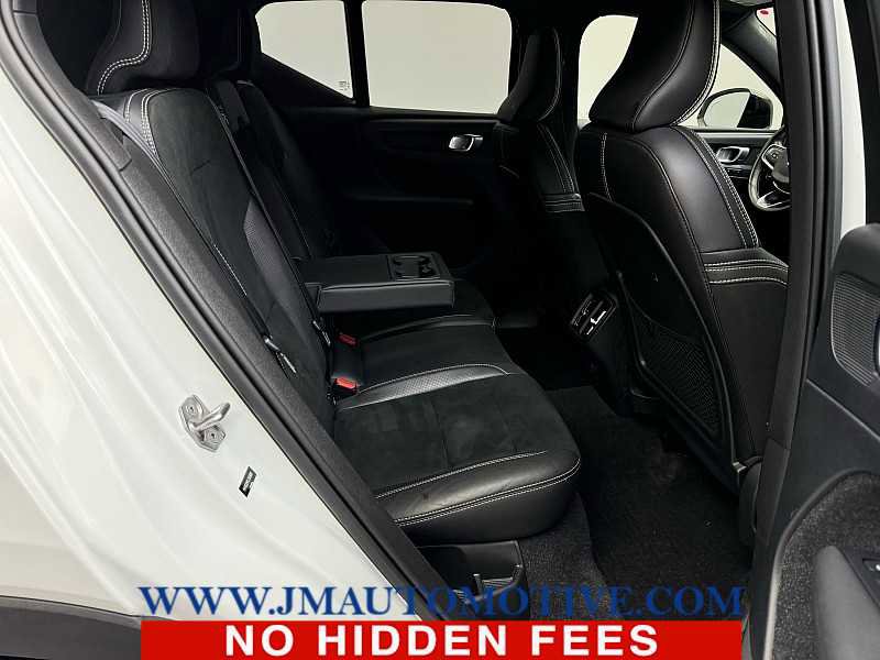 Used 2020 Volvo XC40 T5 R-Design image 17