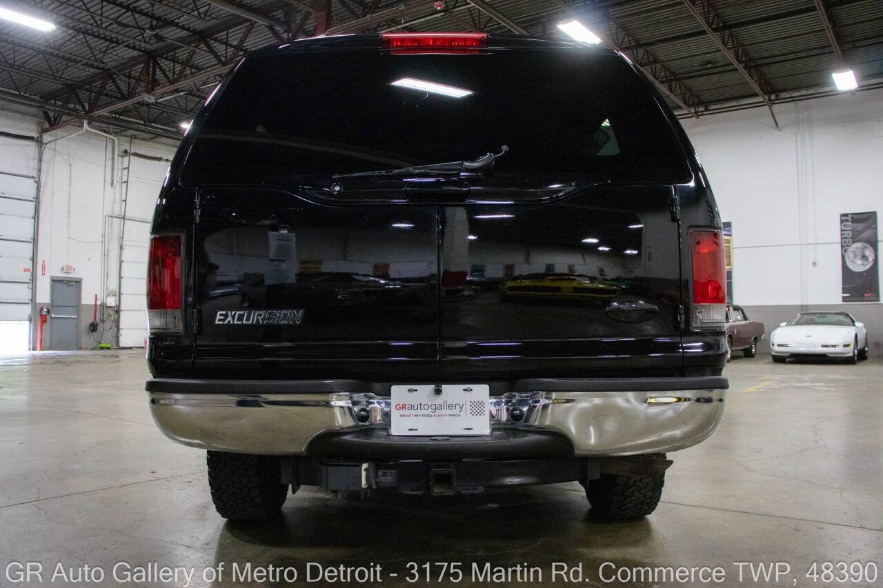 Used 2005 Ford Excursion XLT AWD/4WD image 6