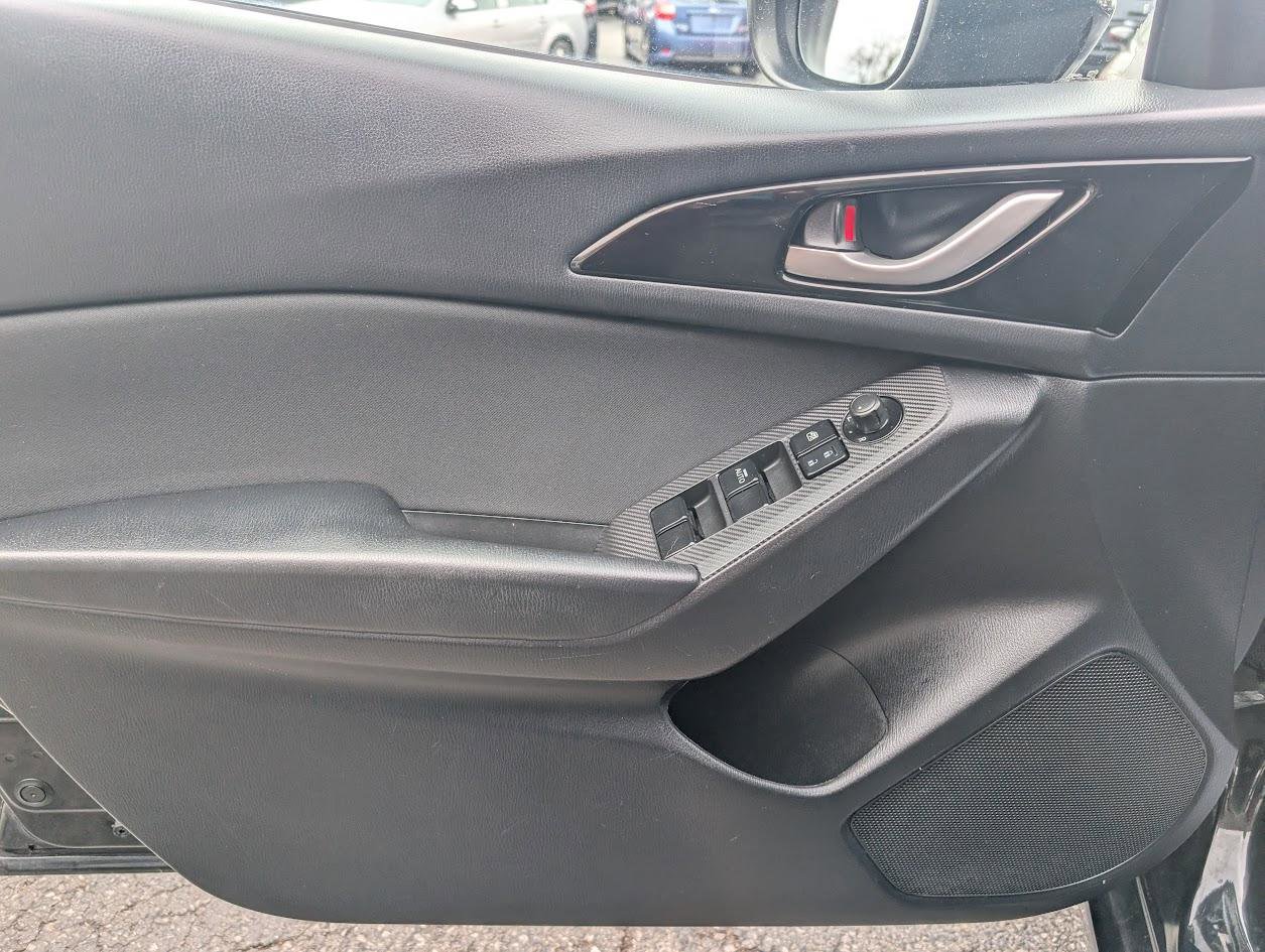 Used 2015 MAZDA MAZDA3 i Sport image 30