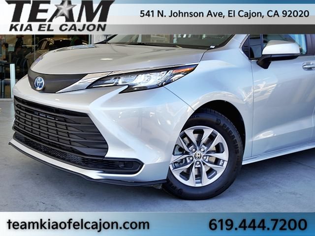 Used 2022 Toyota Sienna LE FWD image 3