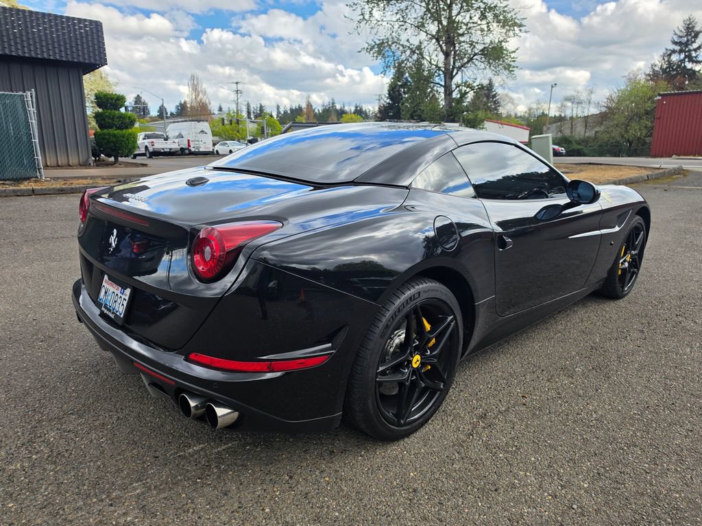 Used 2015 Ferrari California T image 8