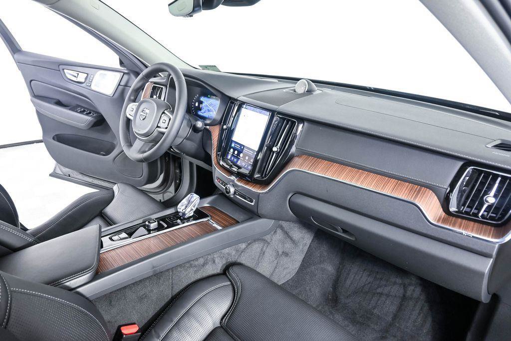 Used 2024 Volvo XC60 B5 Ultimate AWD/4WD image 26