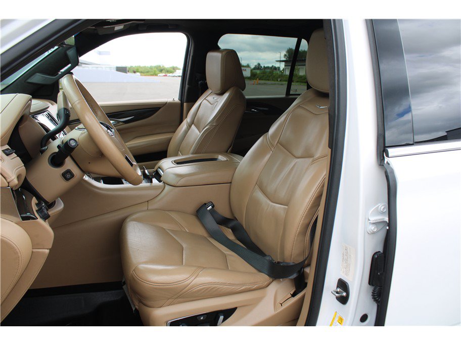 Used 2018 Cadillac Escalade Platinum AWD/4WD image 7