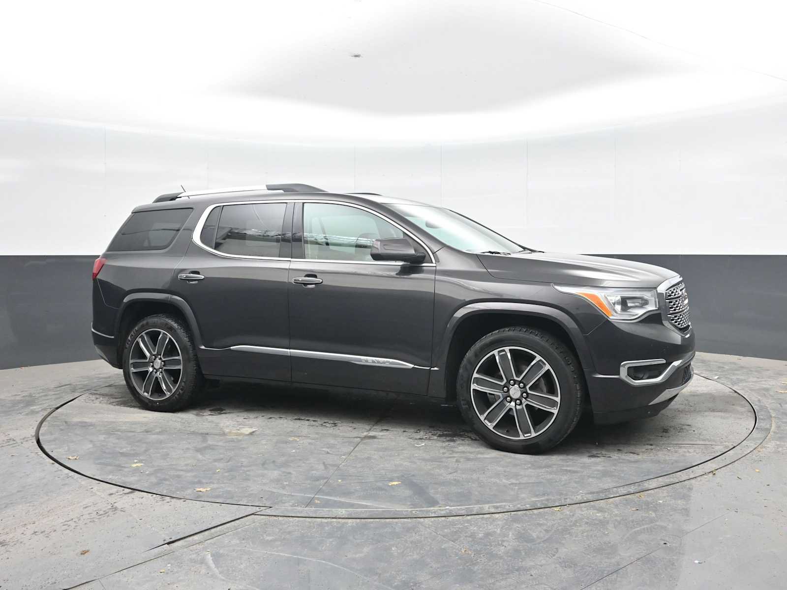 Used 2017 GMC Acadia Denali w/ Technology Package AWD/4WD image 8