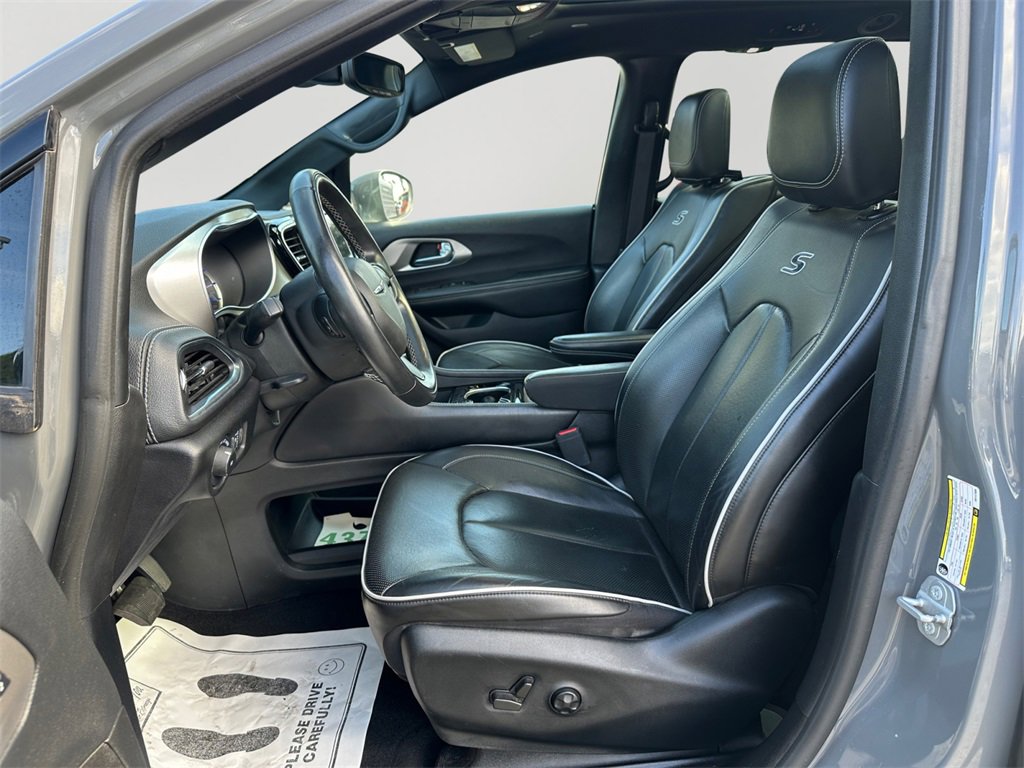 Used 2022 Chrysler Pacifica Limited w/ Uconnect Theater Family Group image 24