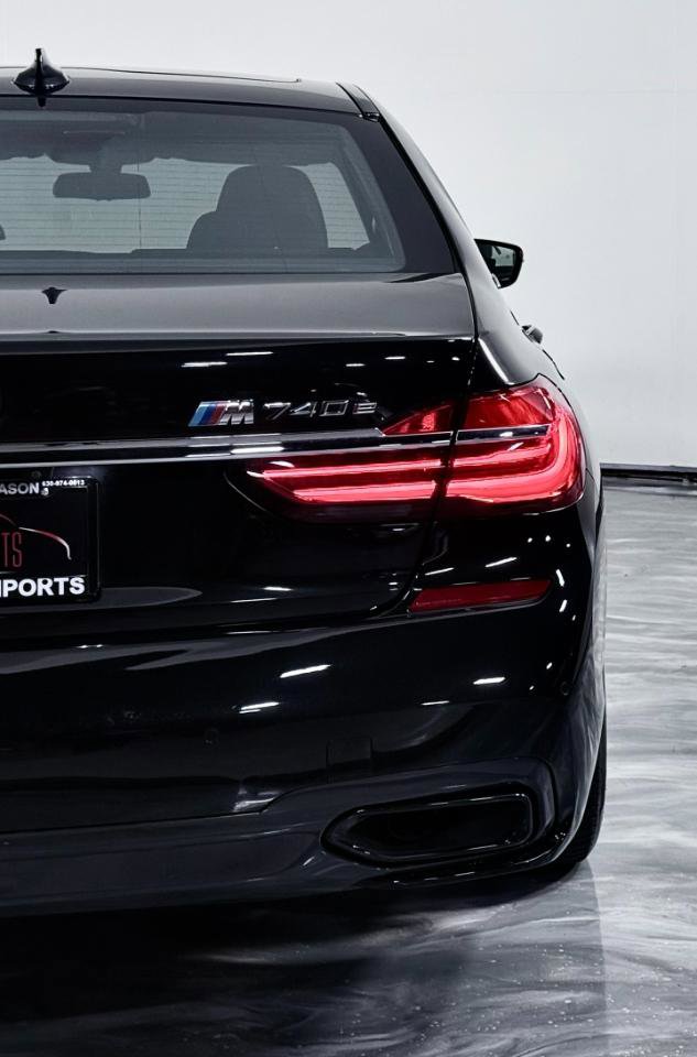 Used 2018 BMW 740e xDrive AWD/4WD image 14