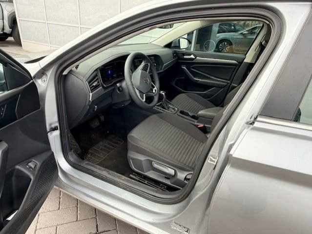 Used 2024 Volkswagen Jetta S image 4