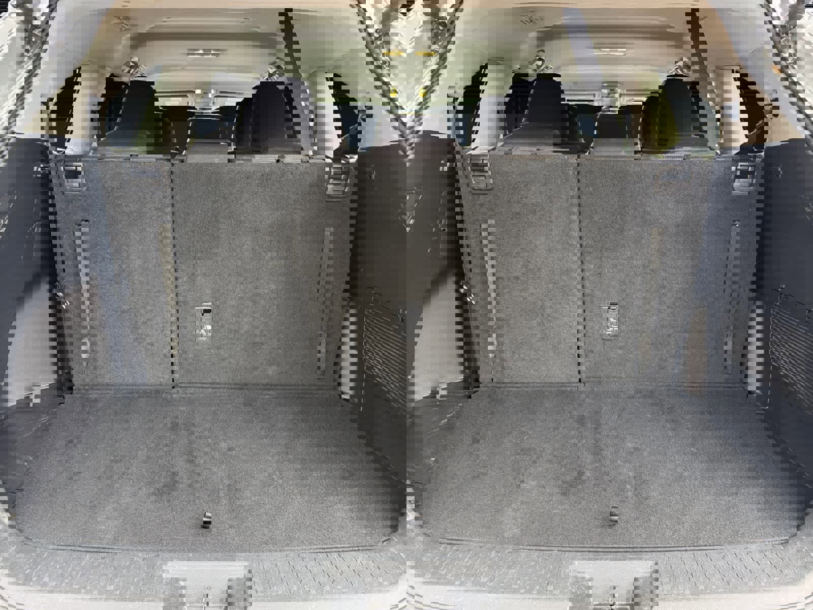 Used 2025 Toyota Highlander LE image 10