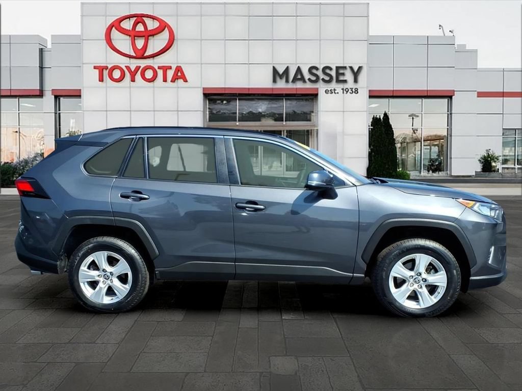 Used 2021 Toyota RAV4 XLE AWD/4WD image 2