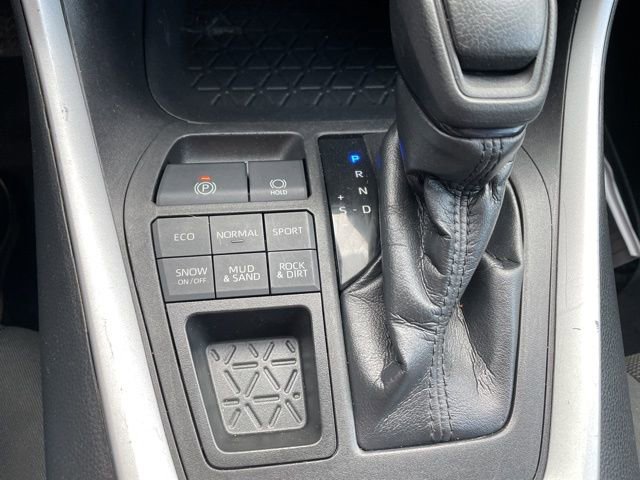Used 2021 Toyota RAV4 LE image 21