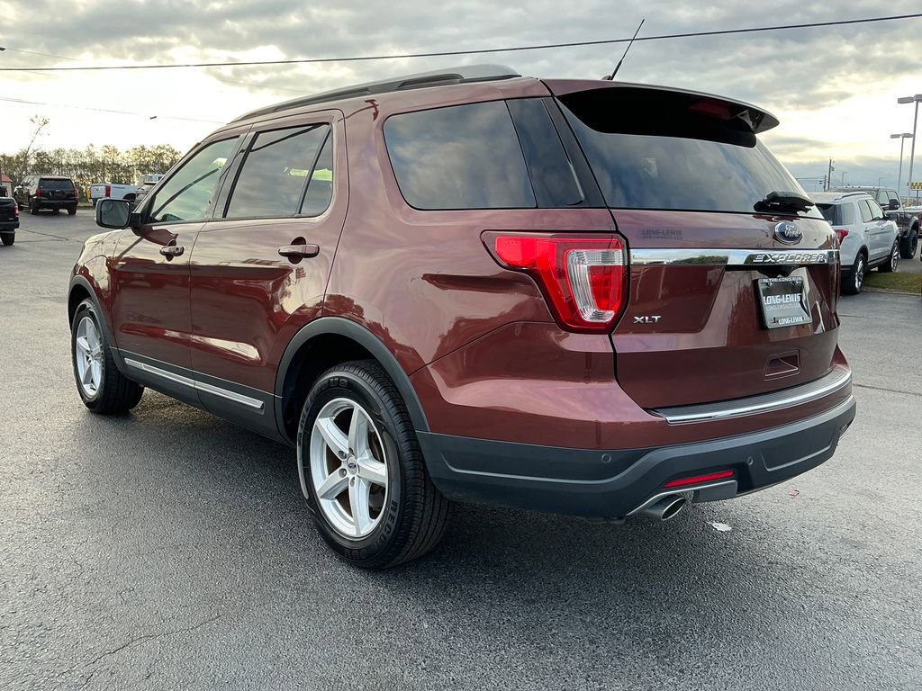 Used 2018 Ford Explorer XLT w/ Equipment Group 202A image 4