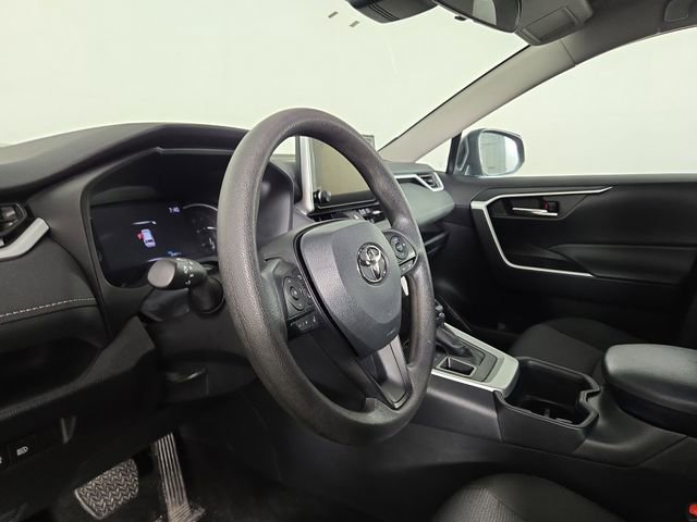 Used 2025 Toyota RAV4 XLE AWD/4WD image 14
