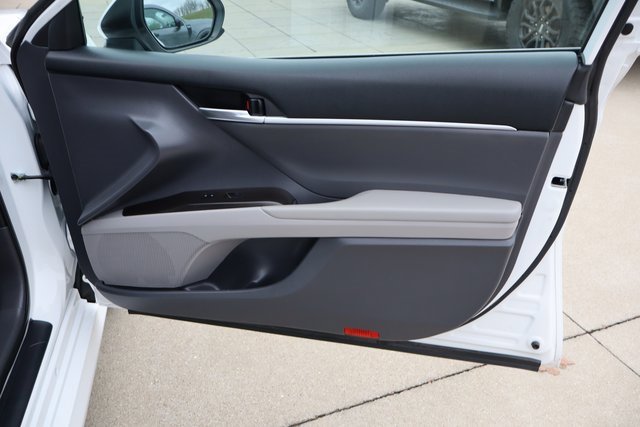 Used 2021 Toyota Camry LE image 8