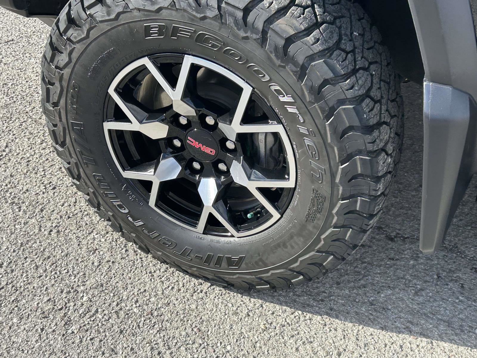 Used 2024 GMC Canyon AT4X image 9