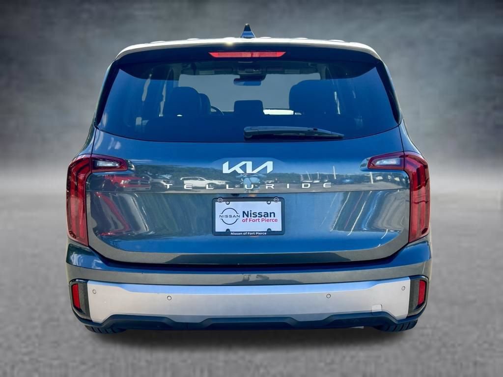 Used 2023 Kia Telluride LX FWD image 7