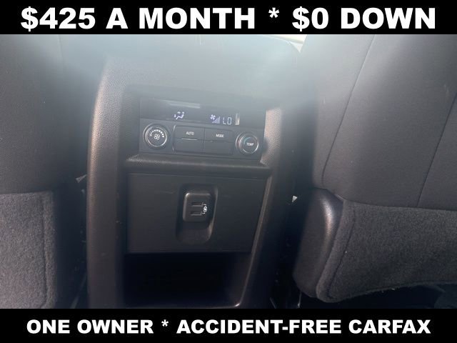 Used 2023 Chevrolet Traverse LT image 27