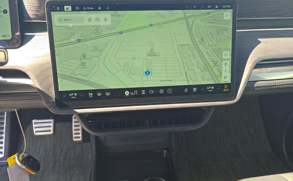 Used 2024 Rivian R1S Adventure image 11