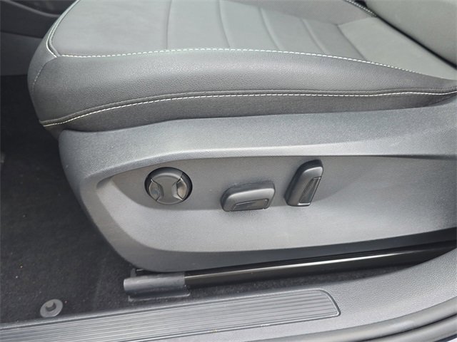 Used 2024 Volkswagen Taos SE image 22