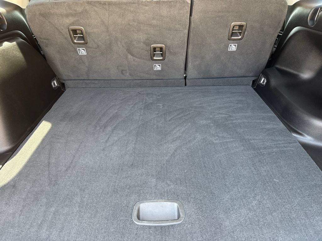 Used 2022 Jeep Grand Cherokee Laredo w/ Luxury Tech Group I RWD image 11