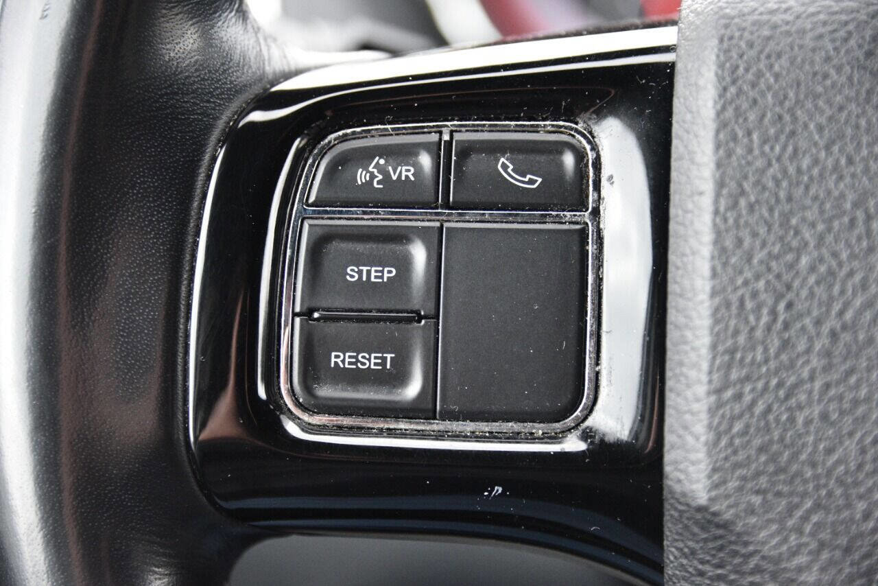 Used 2019 Dodge Grand Caravan SXT image 23