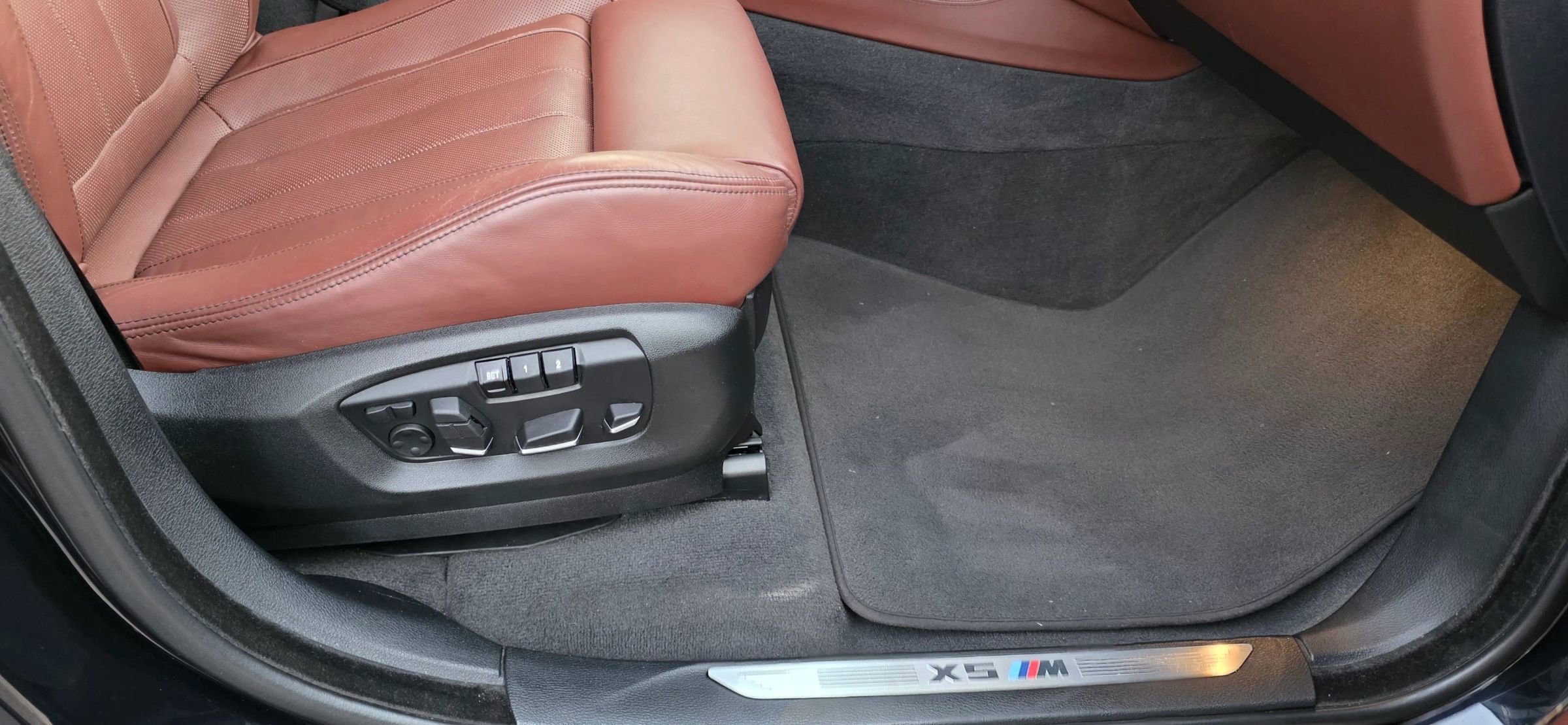 Used 2017 BMW X5 M w/ Executive Package image 22