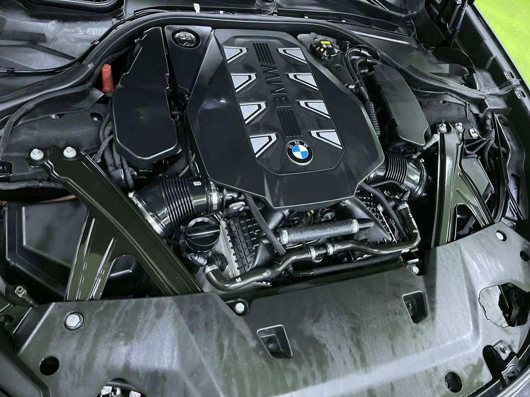 Used 2023 BMW 760i xDrive image 31