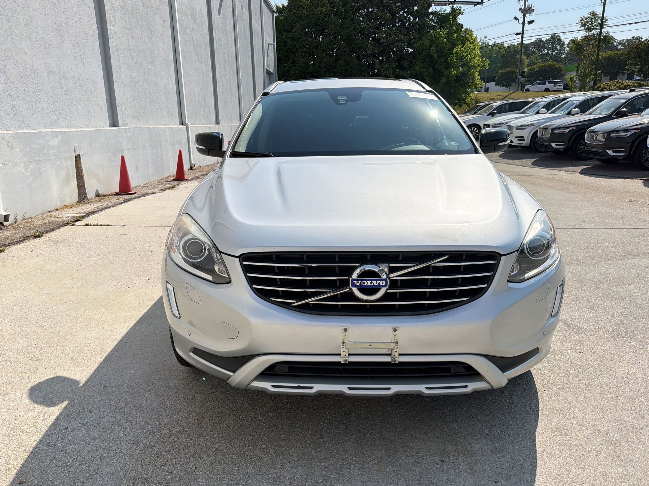 Used 2017 Volvo XC60 T6 Dynamic w/ Climate Package AWD/4WD image 6