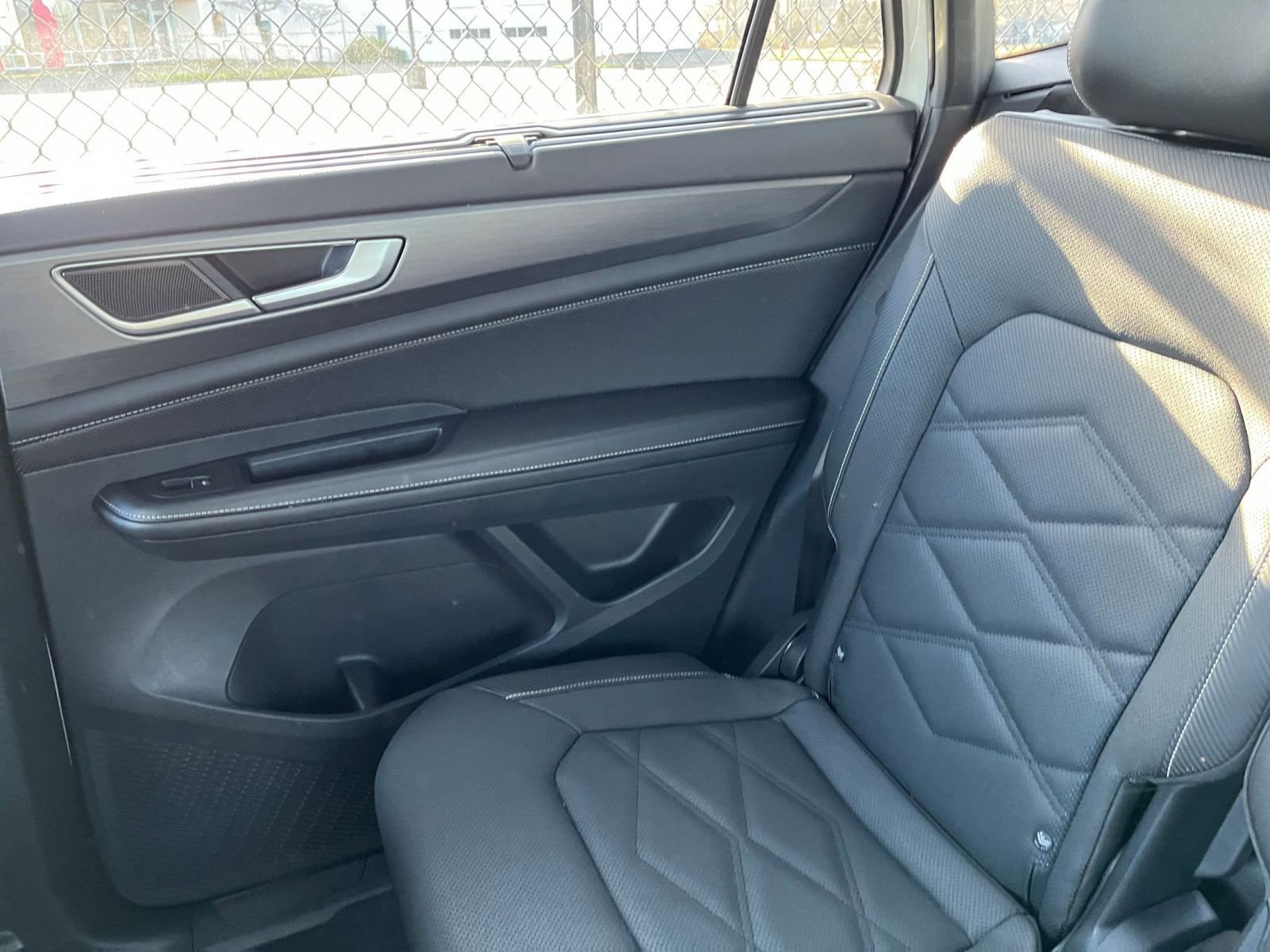 Used 2024 Volkswagen Atlas Cross Sport SE image 41