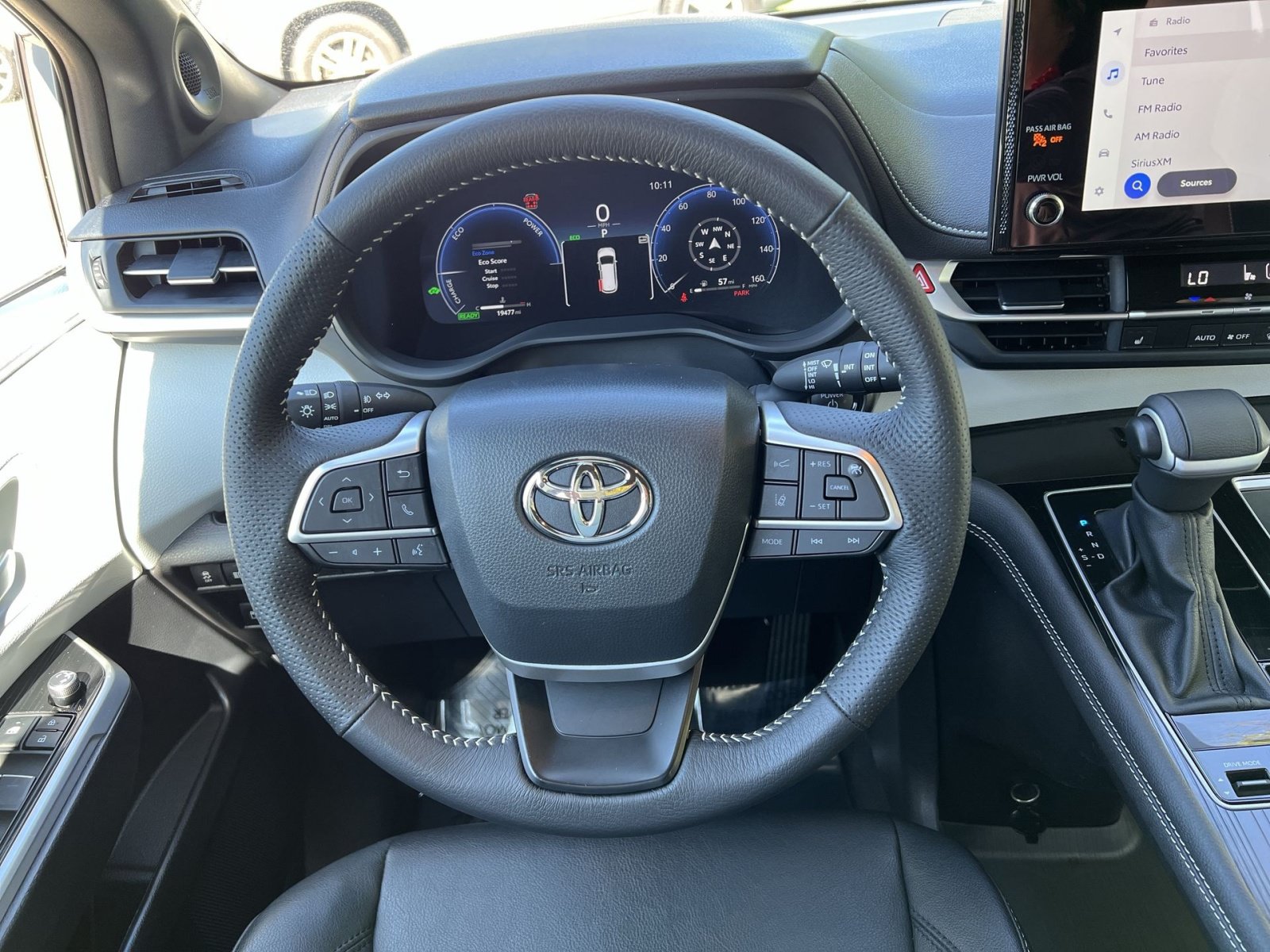 Used 2025 Toyota Sienna XSE w/ XSE Plus Package FWD image 27