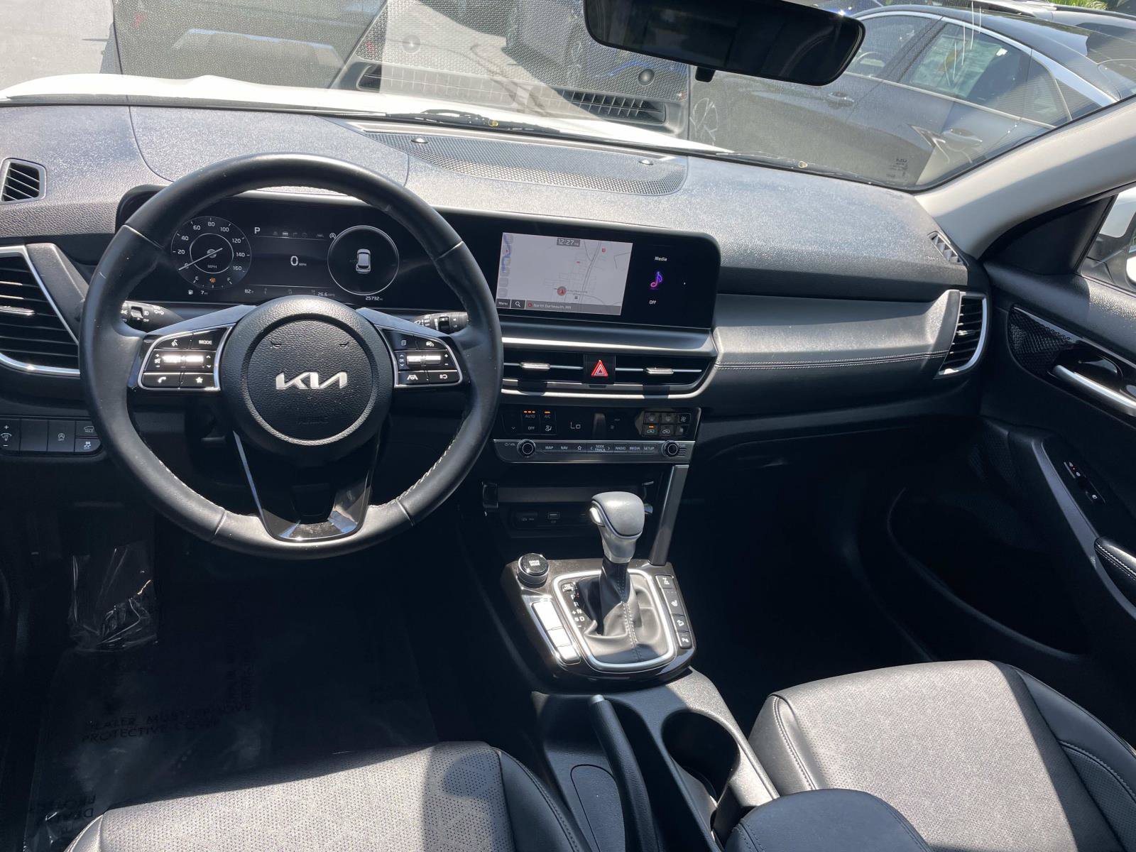 Used 2025 Kia Seltos EX w/ EX Sunroof Package AWD/4WD image 15
