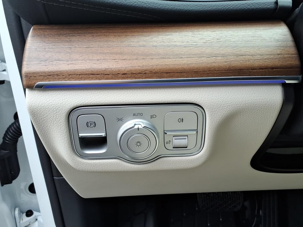 New 2026 Mercedes-Benz GLS 450 4MATIC image 17