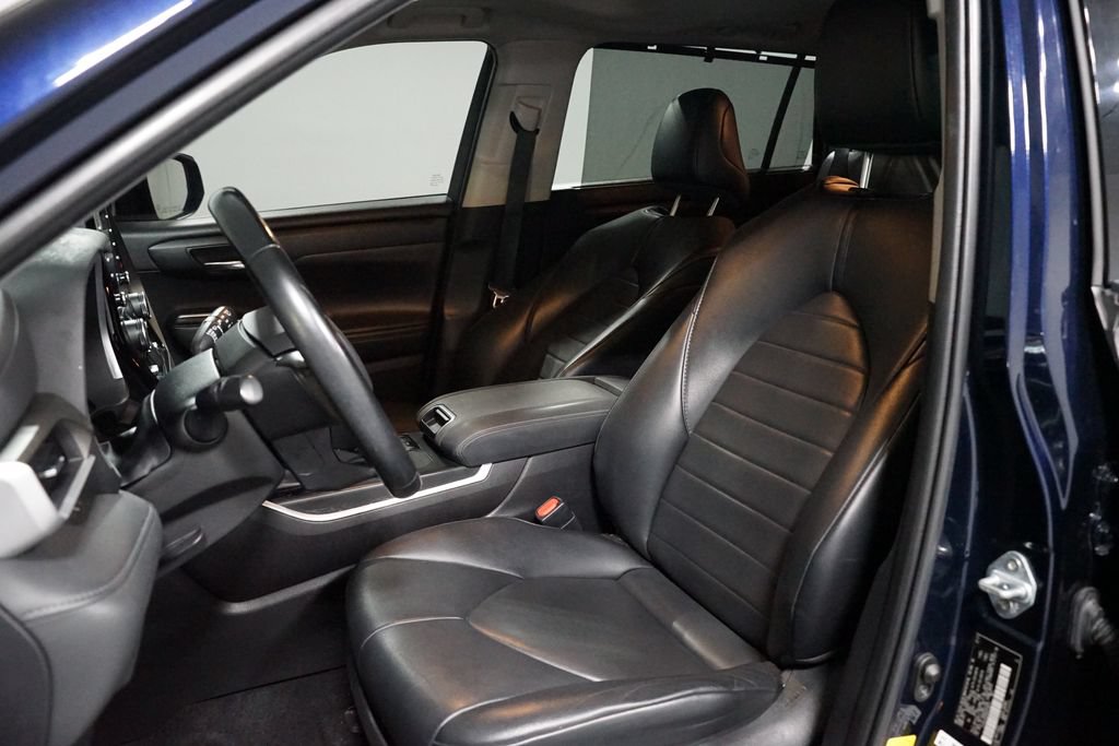 Used 2021 Toyota Highlander XLE FWD image 6