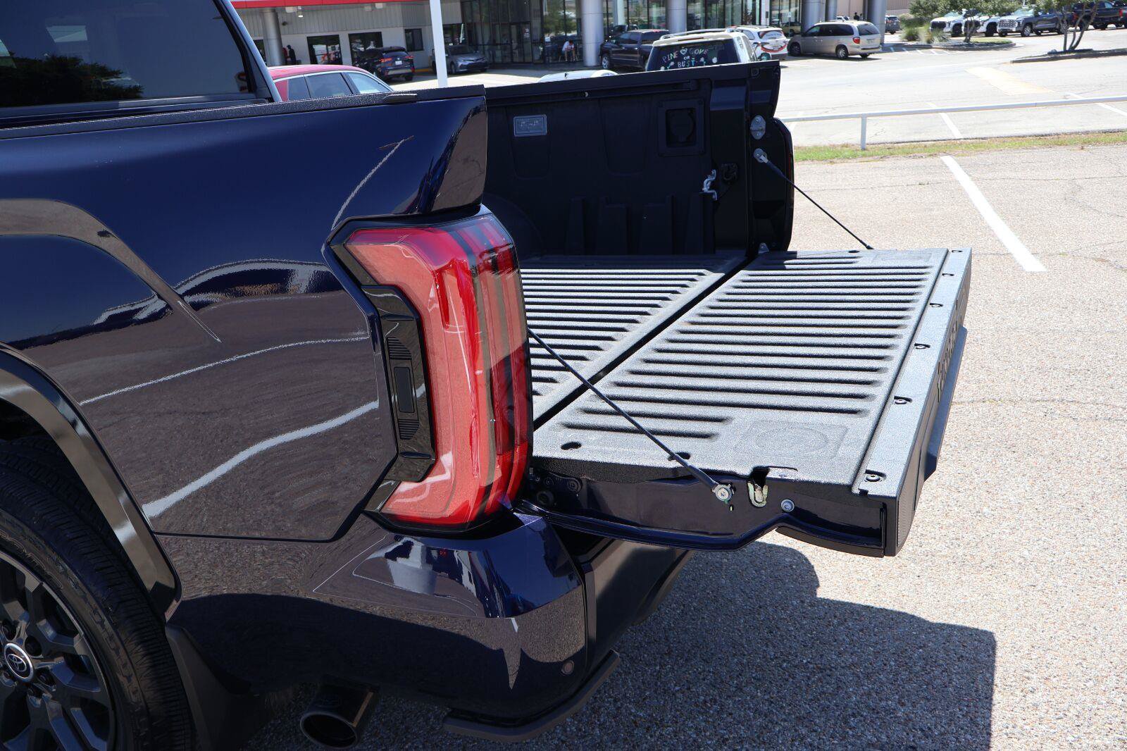 Used 2024 Toyota Tundra Platinum AWD/4WD image 17