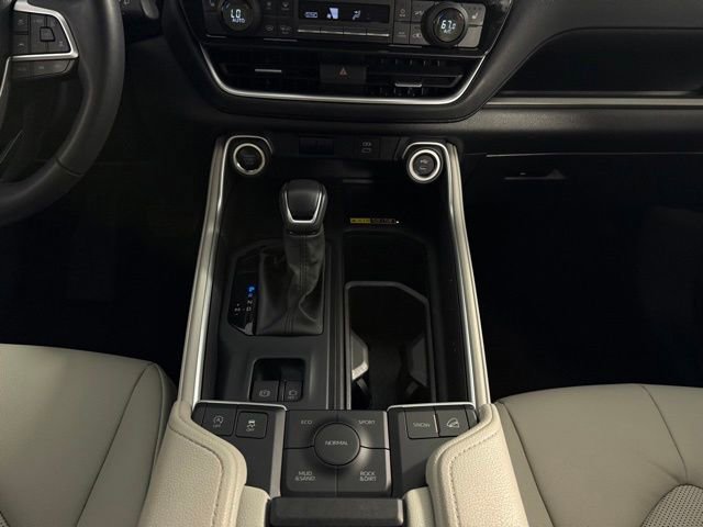 Used 2025 Toyota Grand Highlander AWD image 24