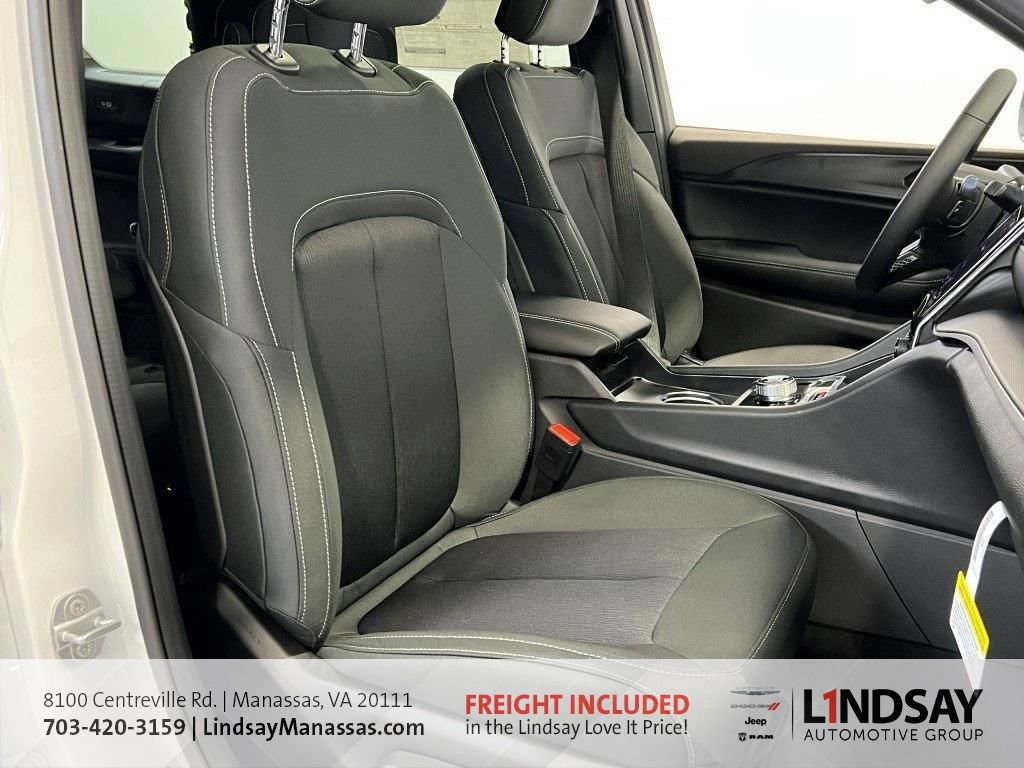 New 2025 Jeep Grand Cherokee L Laredo w/ Luxury Tech Group I image 11