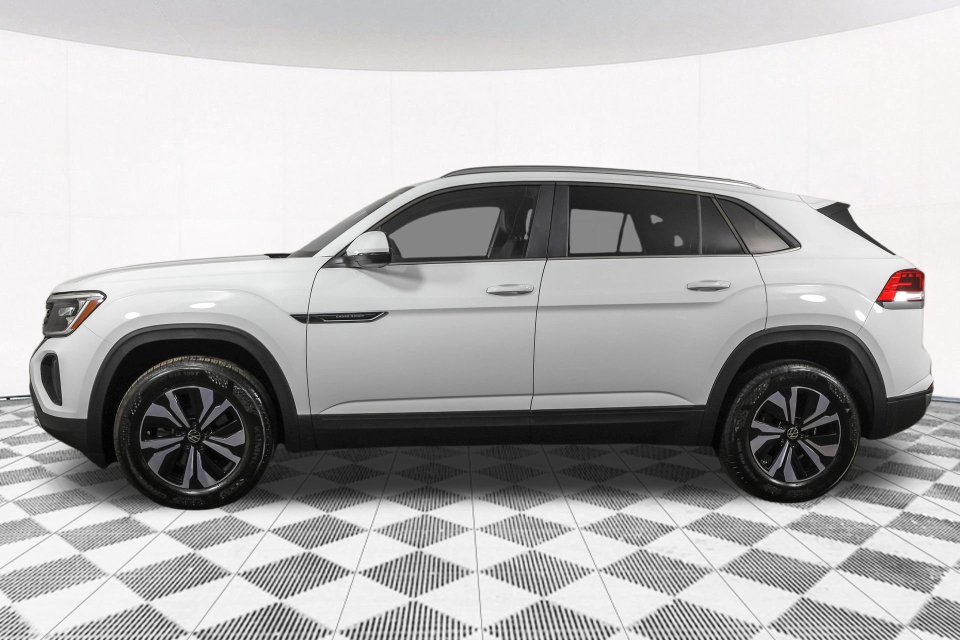 Used 2024 Volkswagen Atlas Cross Sport SE image 18