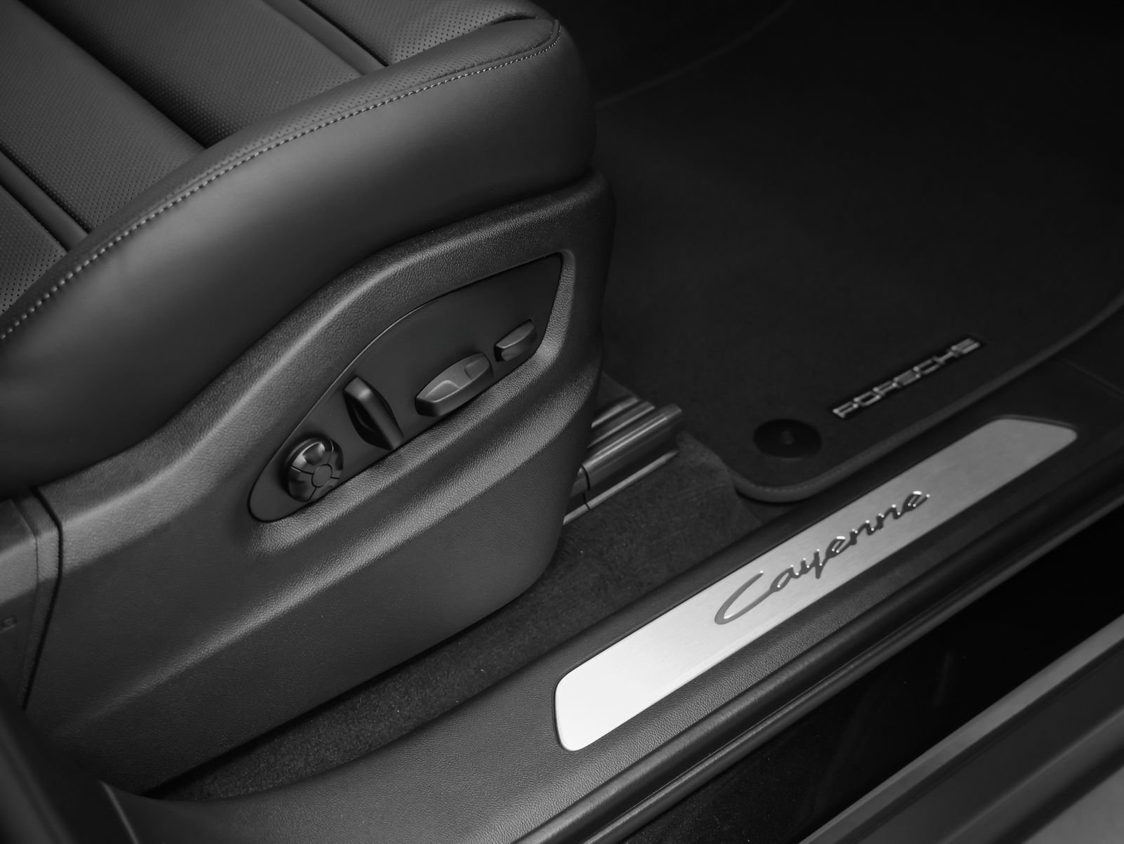 New 2026 Porsche Cayenne Coupe AWD/4WD image 21