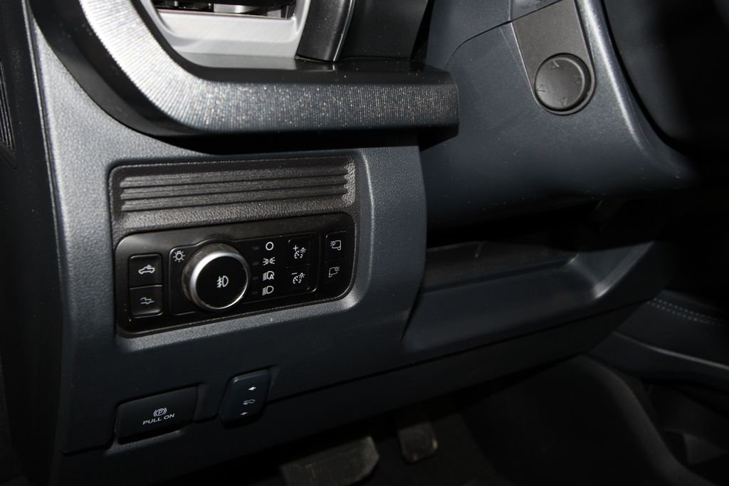 Used 2025 Ford F350 Platinum image 11