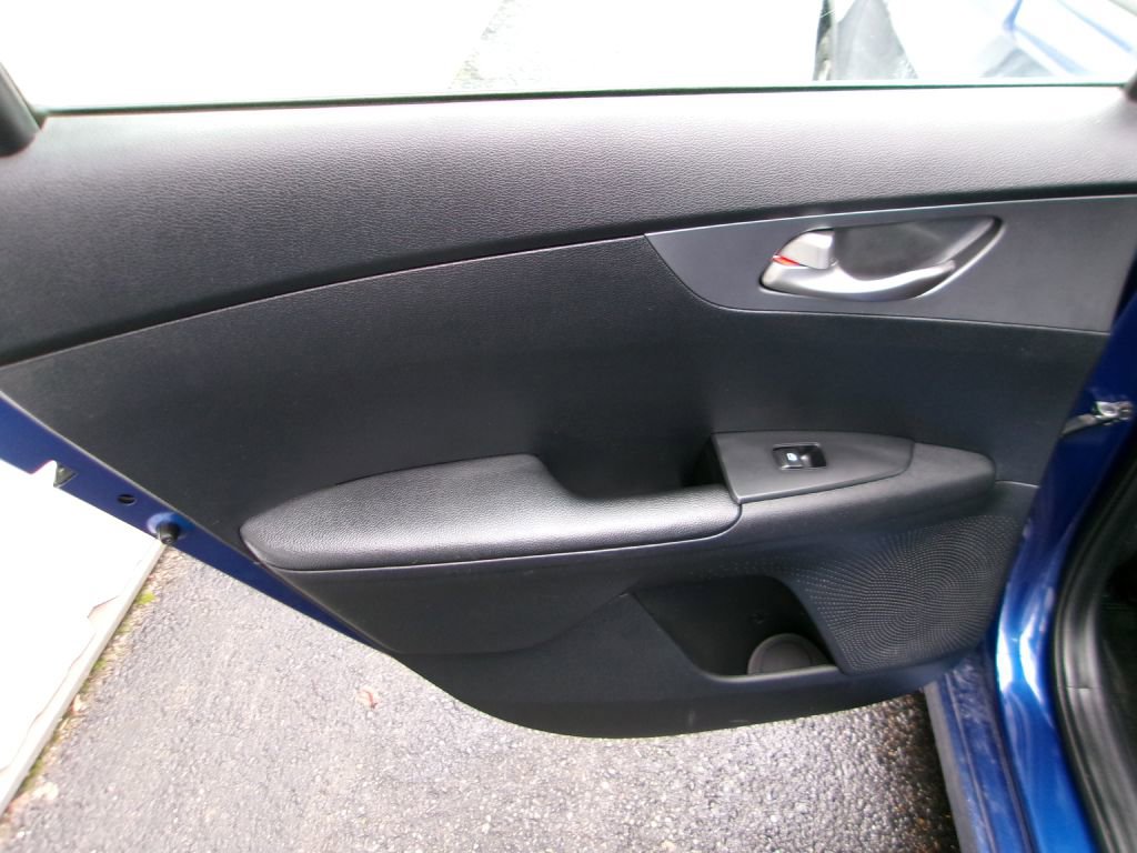 Used 2021 Kia Forte LXS image 11