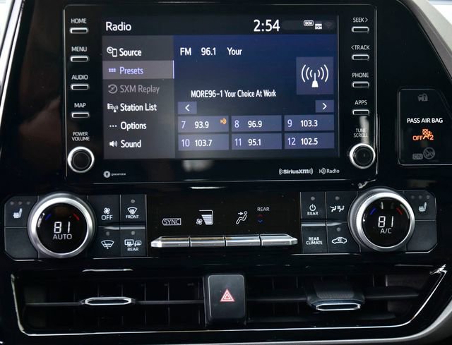 Used 2022 Toyota Highlander XLE image 22