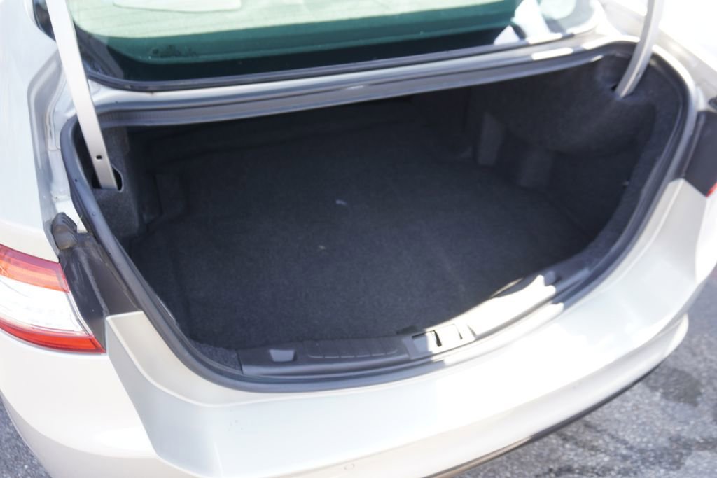 Used 2016 Ford Fusion SE FWD image 9