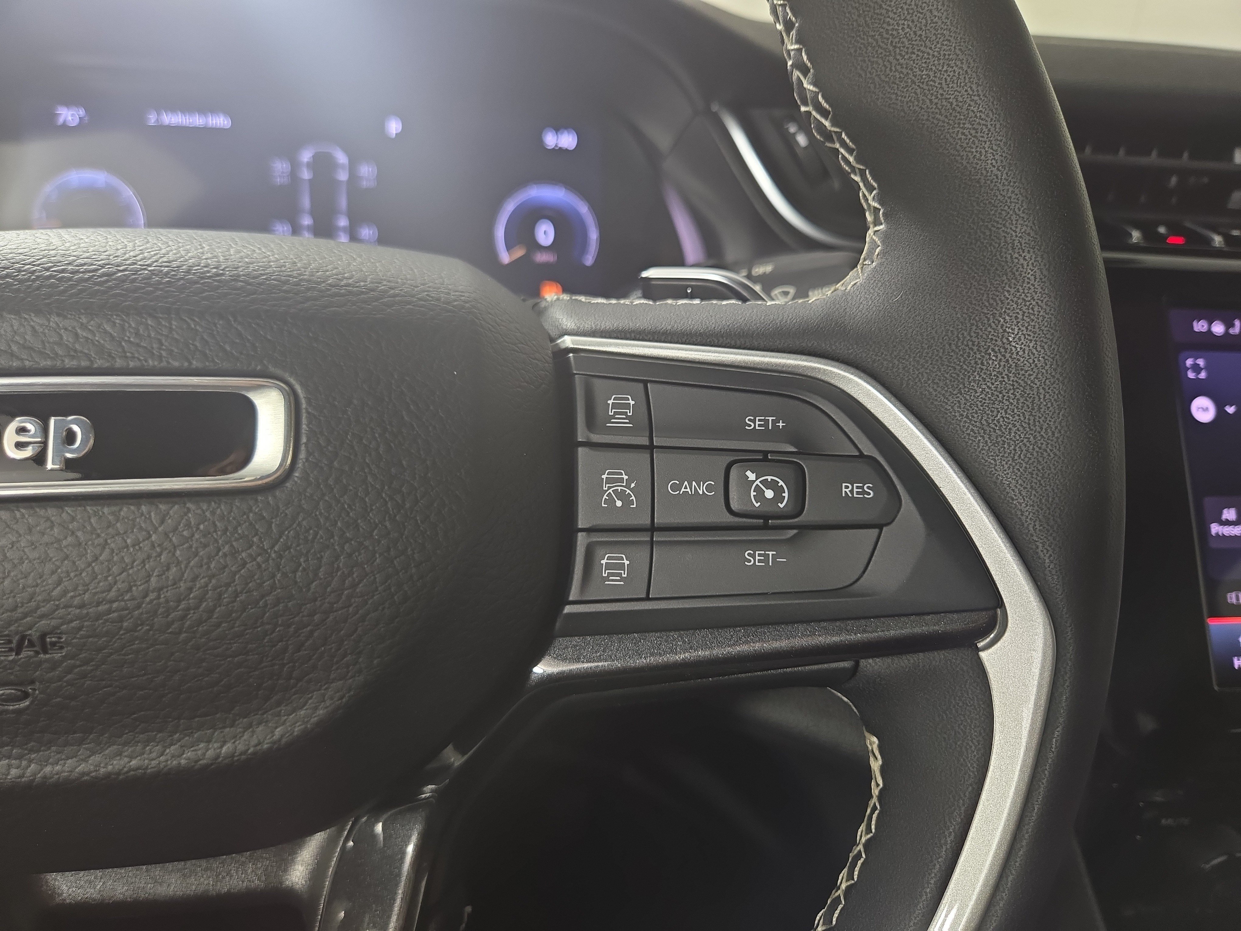 Used 2023 Jeep Grand Cherokee L Laredo AWD/4WD image 17