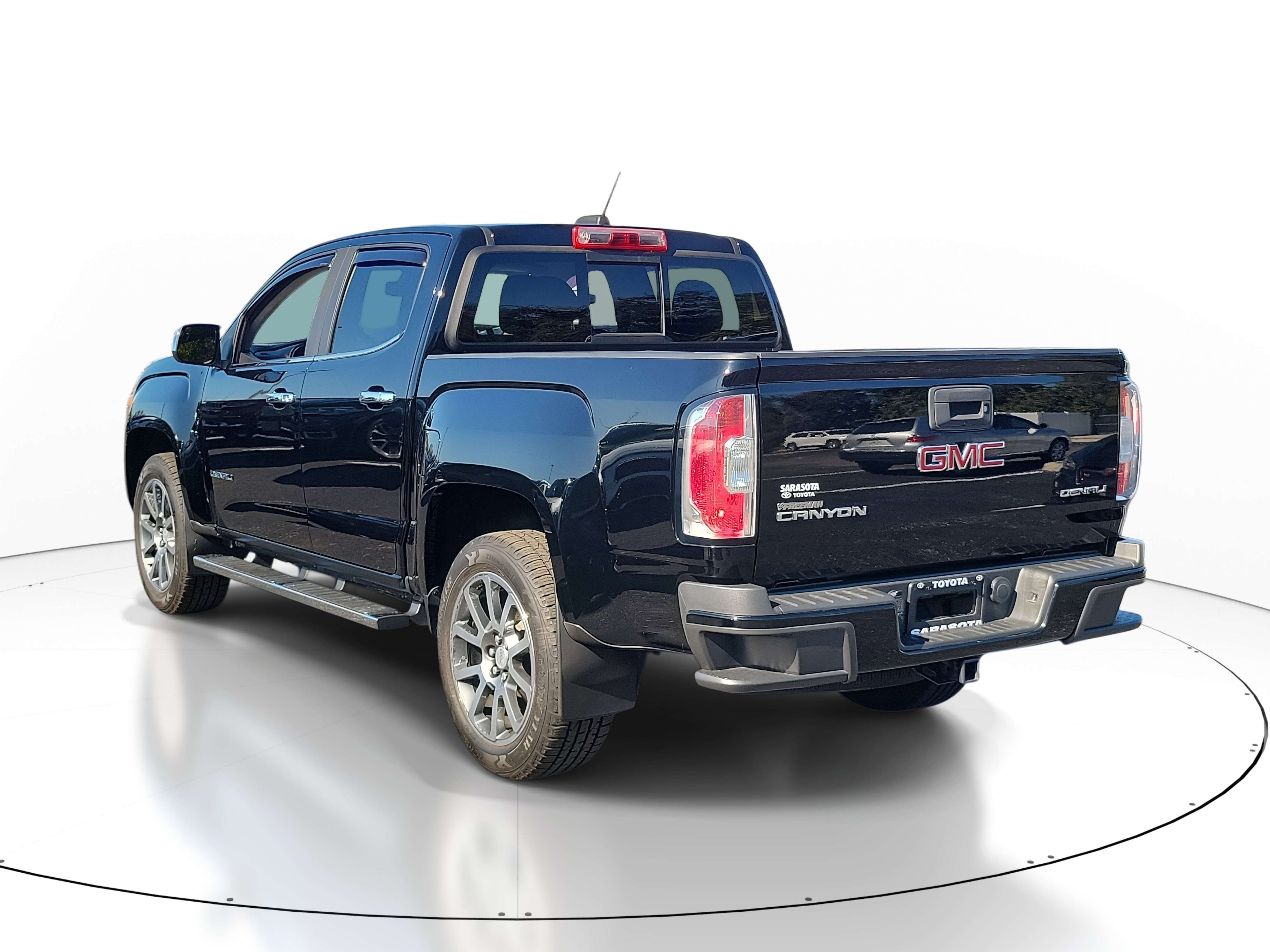 Used 2017 GMC Canyon Denali image 4